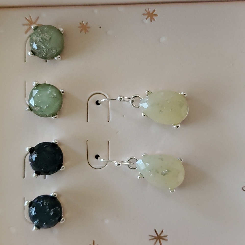 Earings - Picture 3 of 3